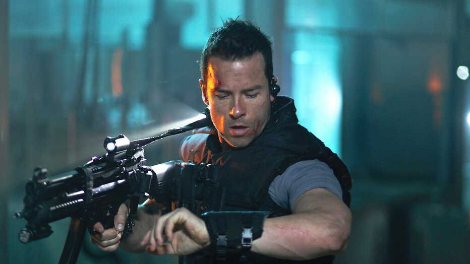 Guy Pearce in Lockout
