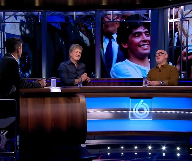 Videosnack: Veronica Inside eert Maradona