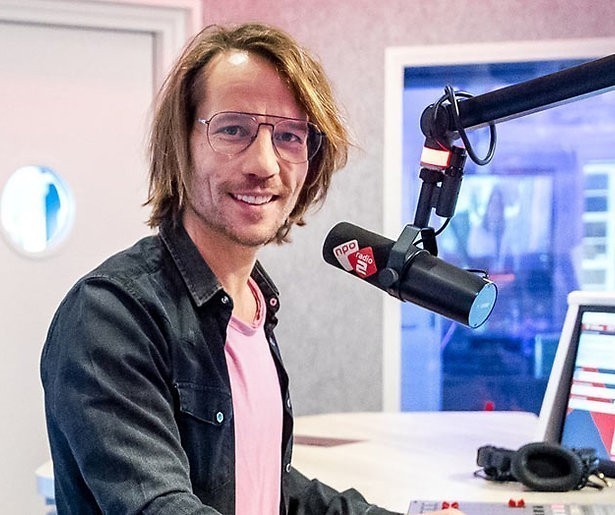 Giel Beelen door het stof na missen eigen radioshow