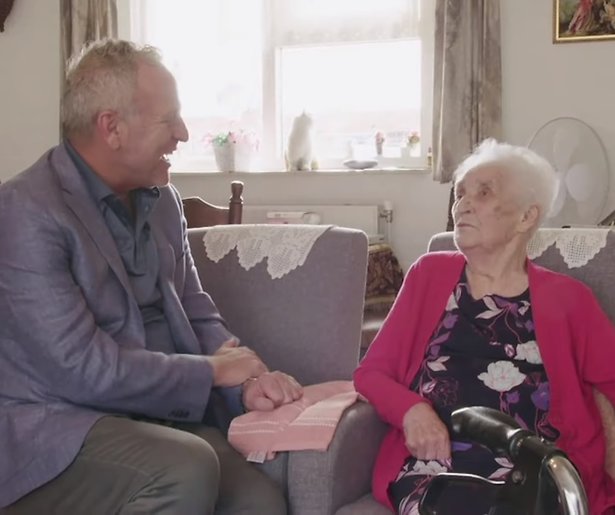 Videosnack: Gordon en Koelkast Corrie in 100 Jaar Jong