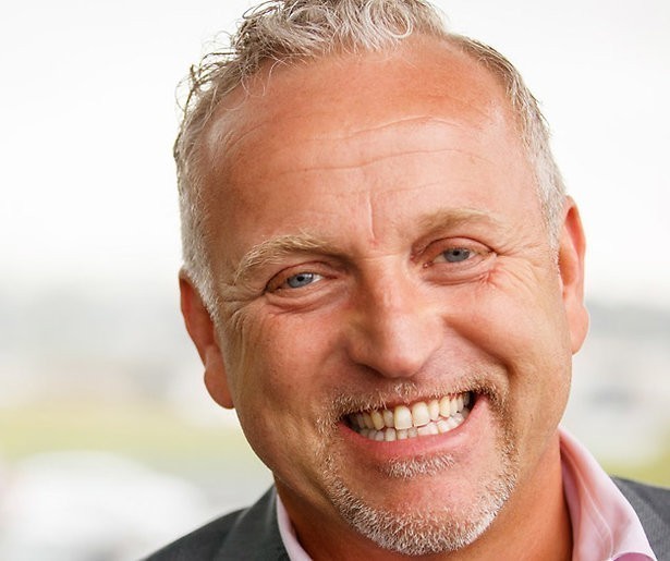 Gordon 'doodmoe' van discussie salaris Van Nieuwkerk