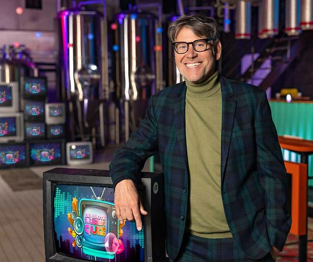 Erik van der Hoff maakt comeback bij Net5! Met een gezellige muziekquiz