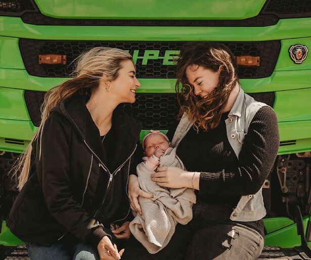 Vier Handen op Een Buik keert sneller dan verwacht terug op de buis