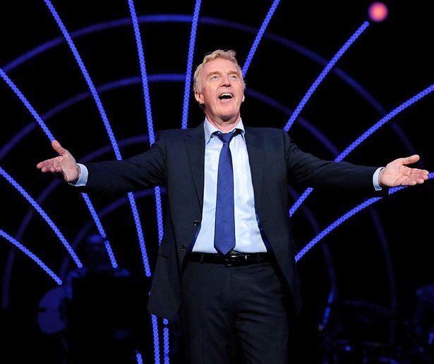 André van Duin laat oude tijden herleven in Ja hoor… daar is ie weer op Nederland 1