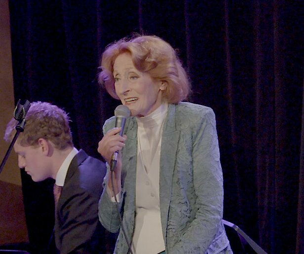 Cornald Maas bezoekt Gerrie van der Klei in Volle Zalen