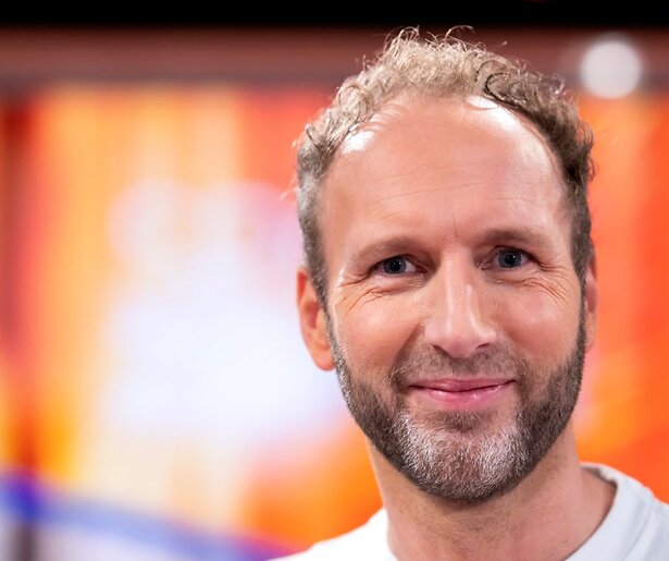 Gert van 't Hof en Sjoerd van Ramshorst gaan van start met WK Avond op NPO 1