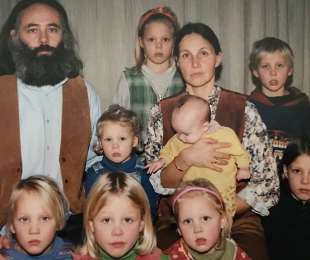 Kinderen 'spookgezin' pakken leven op