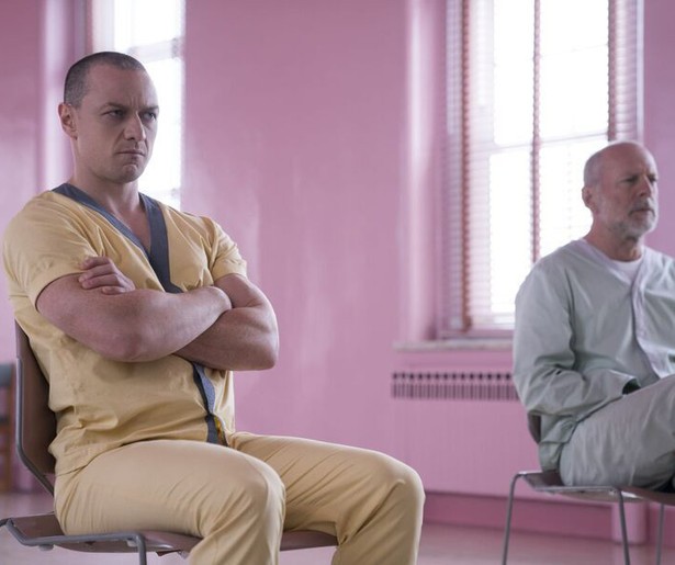 Bruce Willis en James McAvoy denken dat ze superhelden zijn in Glass
