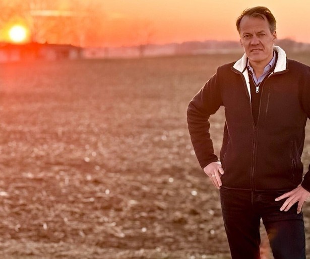 Tijs van den Brink gaat op zoek naar antwoorden in een nieuw seizoen God, Jesus, Trump! 