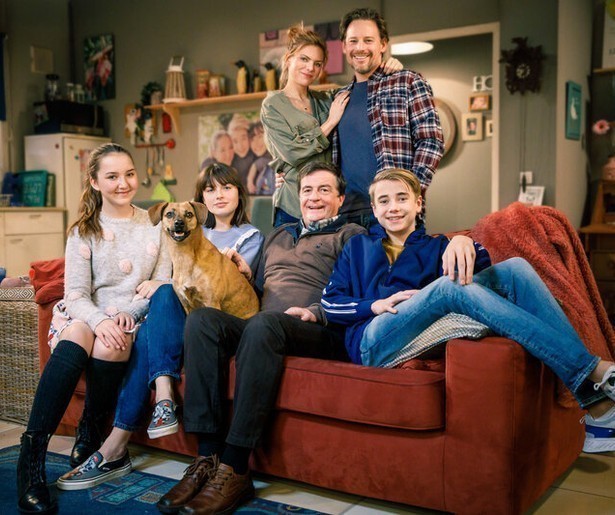 Shanti adviseert Saskia over dr. Roman