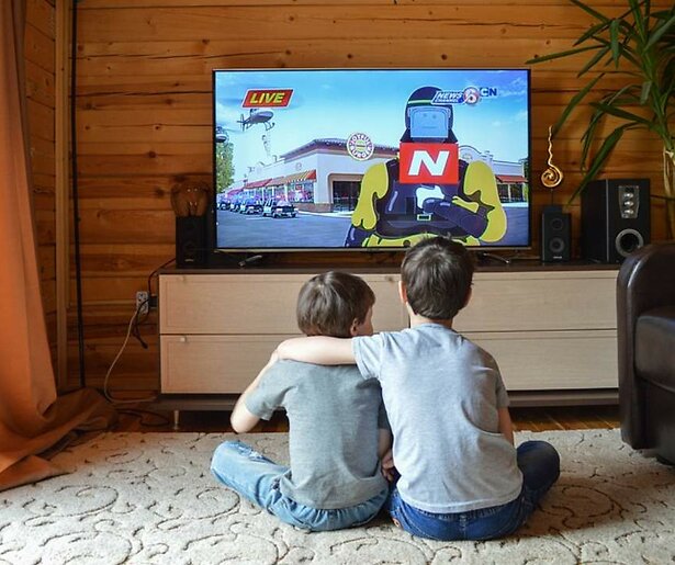 Zorgeloos televisiekijken in het buitenland met deze tips