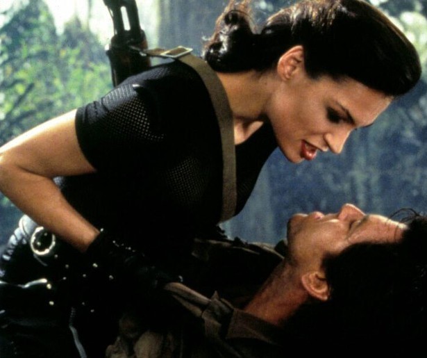 Famke Janssen is iedereen de baas in James Bond-film GoldenEye