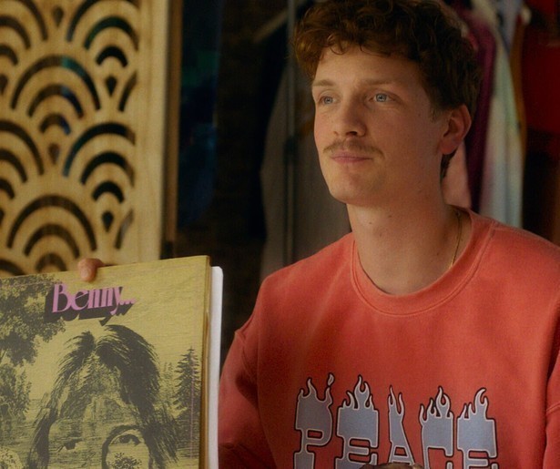 Martijn Lakemeier leert in korte tijd een aantal belangrijke levenslessen in Goodbye Stranger