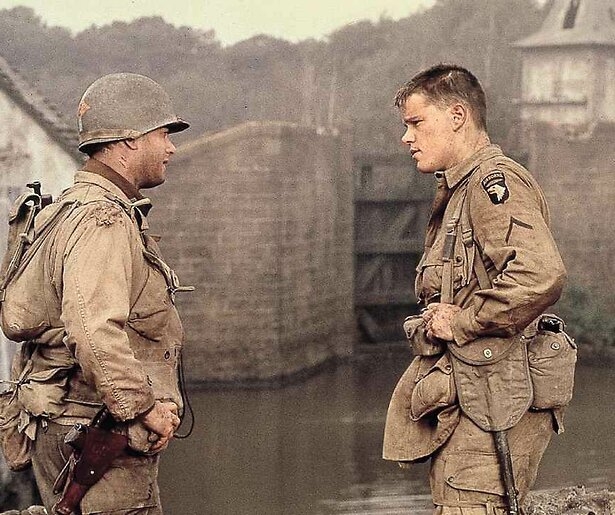 Tom Hanks leidt de zoektocht naar Matt Damon in Saving Private Ryan