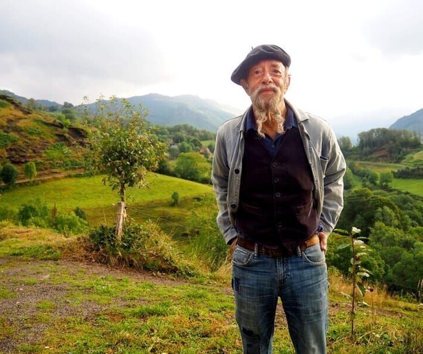 Ilja Gort geniet van de heerlijkste olijven uit Nyons in Gort over de Grens