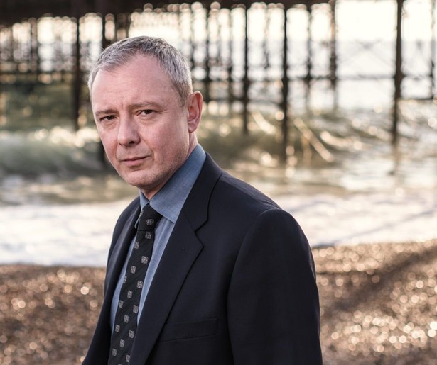 John Simm werkt in Grace aan een van de meest bizarre zaken uit zijn carrière 