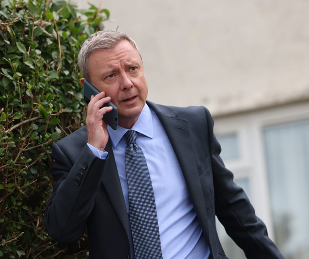 Roy moet getuigen tegen The Merchant in de slotaflevering van Grace