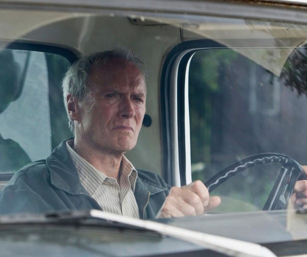 Clint Eastwood deelt in Gran Torino nog altijd rake klappen uit