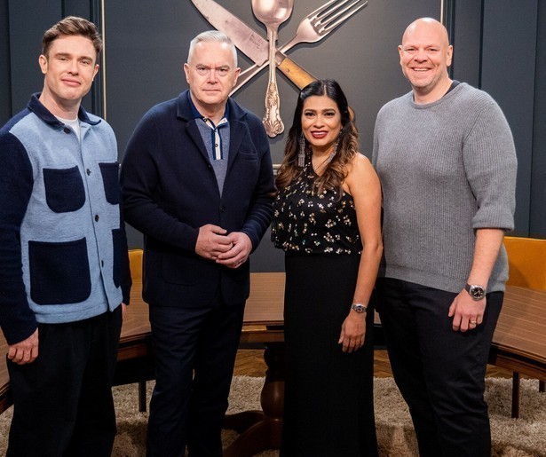 Huw Edwards beoordeelt heerlijke toetjes in kookstrijd Great British Menu
