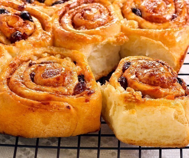 Zo bak je de Chelsea buns uit The great British bake off