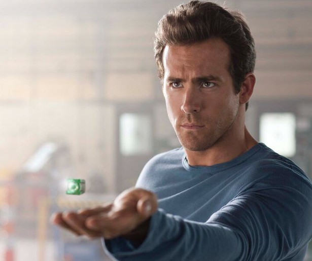 Ryan Reynolds moet de aarde redden in Green Lantern