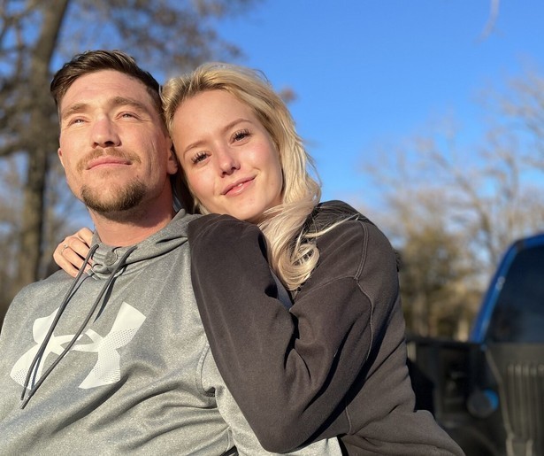 Julia verhuist naar Amerika voor een ex-gevangene in Grenzeloos Verliefd