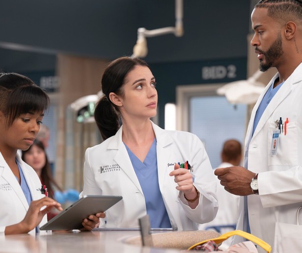 De artsen van Grey's Anatomy krijgen het behoorlijk druk dankzij een ernstig busongeluk