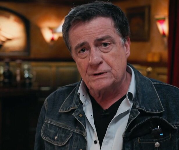 Hint Johnny Kraaijkamp jr. hier op een uitvaart in nieuw seizoen GTST?