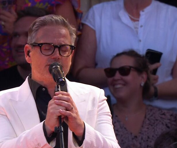 De TV van gisteren: Guus Meeuwis weet RTL4-kijkers niet compleet in te pakken