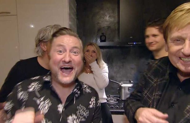 Videosnack: Henny Huisman zet zinnen op zus Dennis Weening