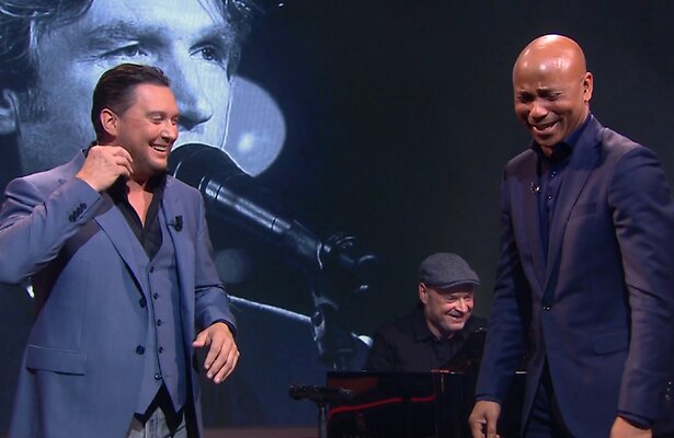 Video: Humberto Tan kondigt Tino Martin aan als Dries Roelvink