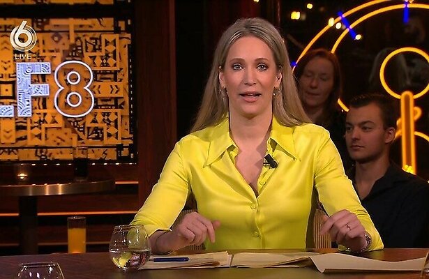 Video: hond Hélène Hendriks poept studio onder