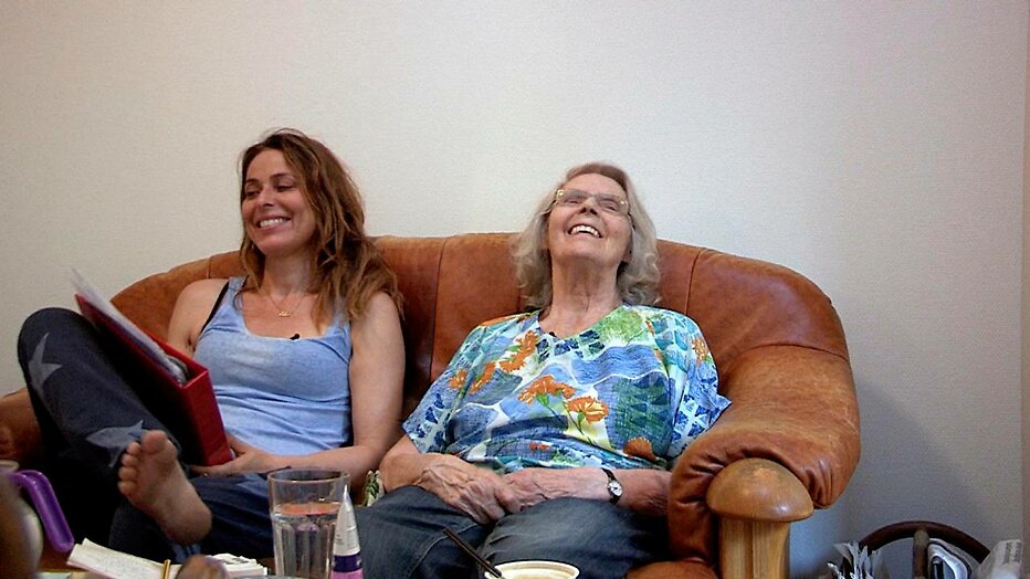 Heleen van Royen samen met haar moeder. Heleen van Royen samen met haar moeder.