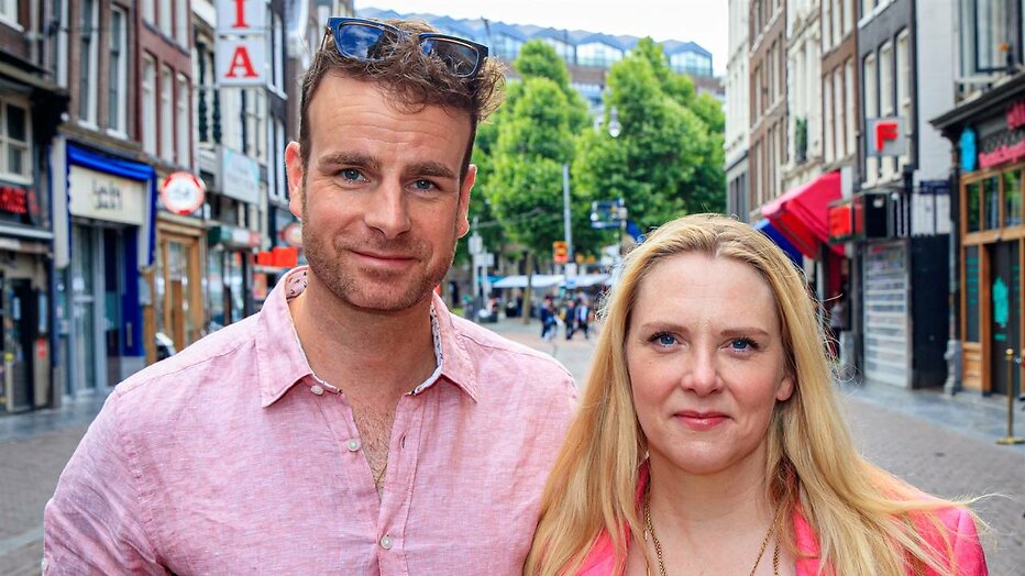 Henry van Loon en Jelka van Houten voor aan de première van de animatiefilm Knor. Henry van Loon en Jelka van Houten voor aan de première van de animatiefilm Knor.