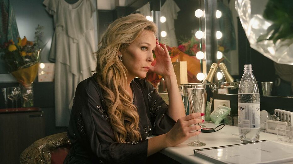 Hadewych Minis als Annika in De Idylle