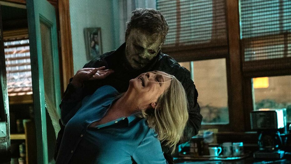 Jamie Lee Curtis en James Jude Courtney in Halloween Ends