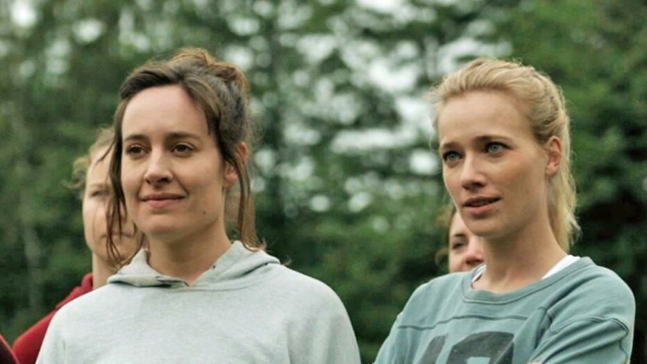 Hannah van Lunteren en Jennifer Hoffman in Dames 4