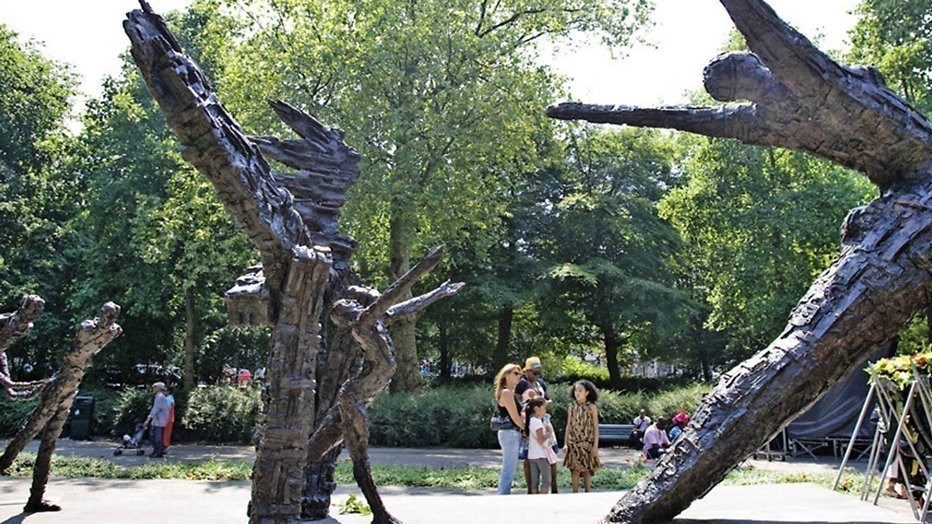 Herdenken zonder publiek en festival