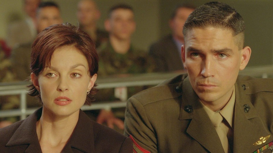 Ashley Judd en James Caviezel in High Crimes Ashley Judd en James Caviezel in High Crimes