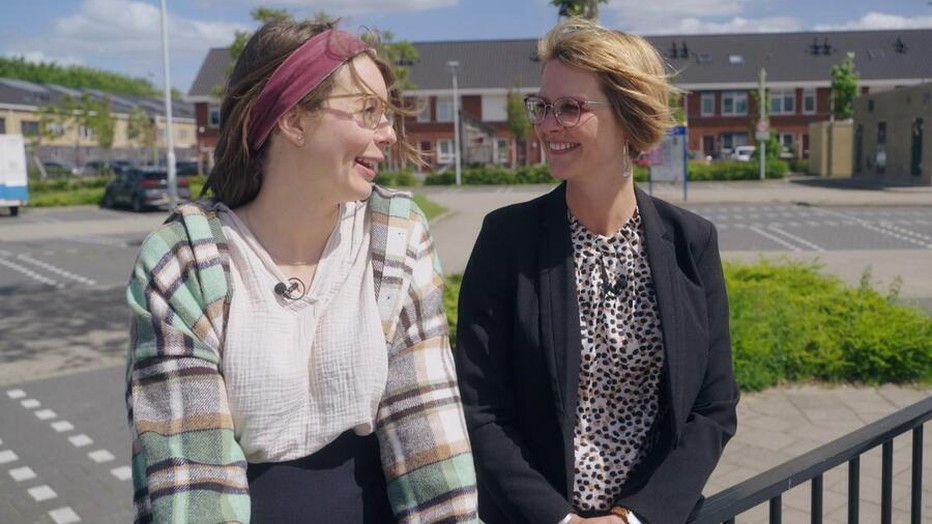 Silvia & Joyce in Hoe Gaat Dat Bij Jullie Thuis?
