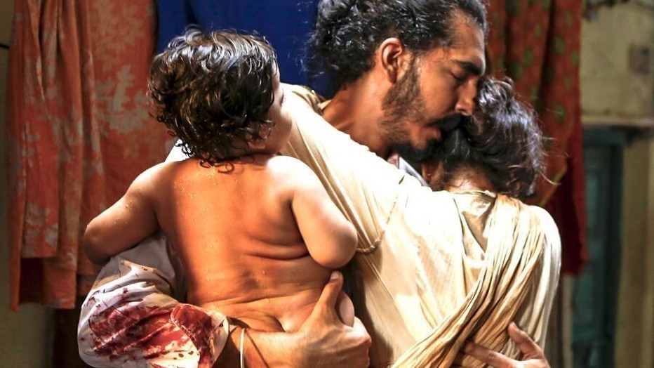 Dev Patel als Arjun in Hotel Mumbai