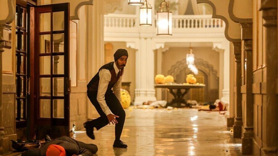 Dev Patel als Arjun in Hotel Mumbai