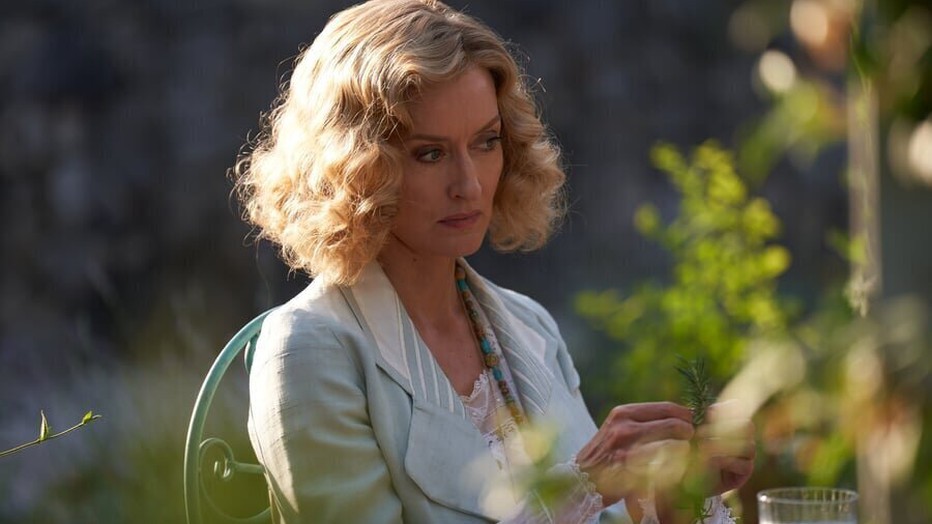 Natascha McElhone in Hotel Portofino