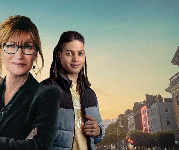 Je ziet het derde seizoen van de luchtige misdaadserie Harry Wild bij BBC First