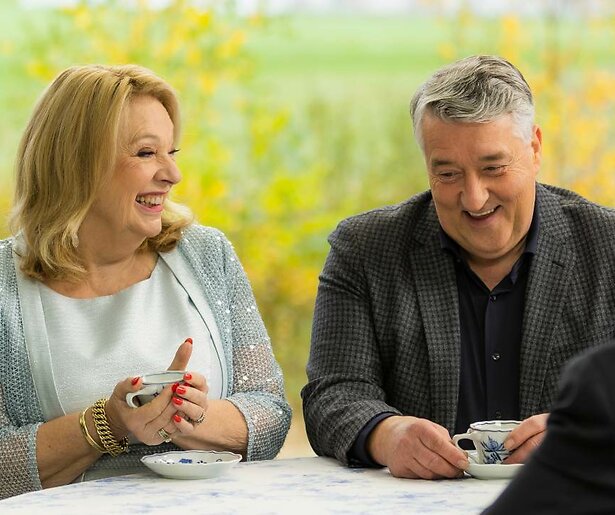 Lachen: bloopers van jubileumseizoen Heel Holland Bakt