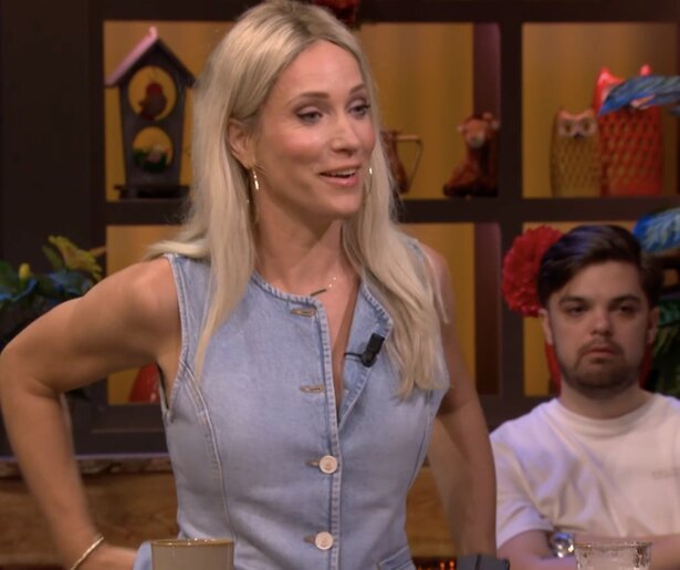 De TV van gisteren: Hélène Hendriks krijgt staande ovatie in laatste De Oranjezomer