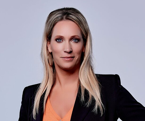 Hélène Hendriks neemt presentatie De Oranjezomer over van Wilfred Genee