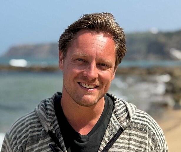 Henno en zijn harem uit Onderweg Naar Liefde maken de tongen los