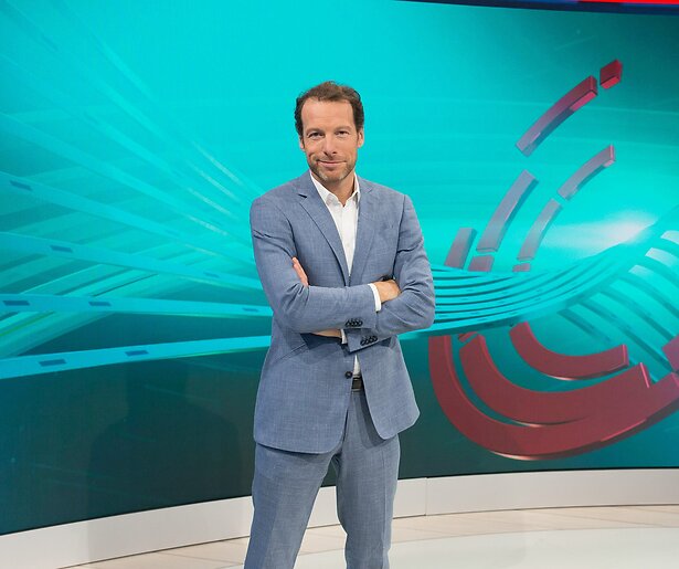 Herman van der Zandt neemt stamelend afscheid van de NOS