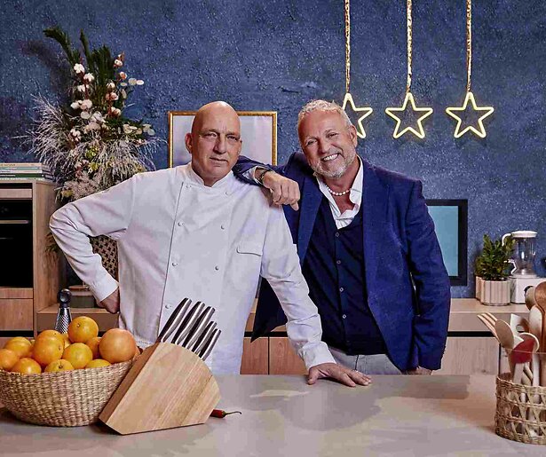 Herman den Blijker en Gordon maken de kookwedstrijd De Kookklunzen op SBS6